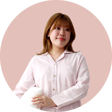 白のポリエステルルームウェアセット