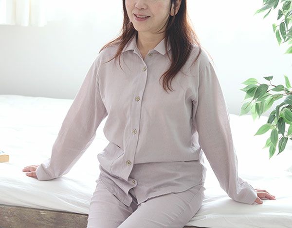 夏のかるふわガーゼレディースパジャマ 上下セット・長袖/前開き/襟あり