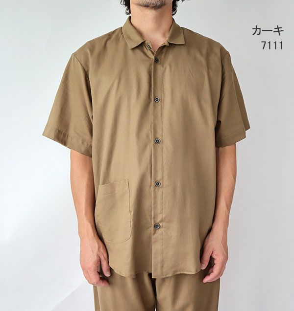 カーキ
