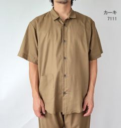 カーキ