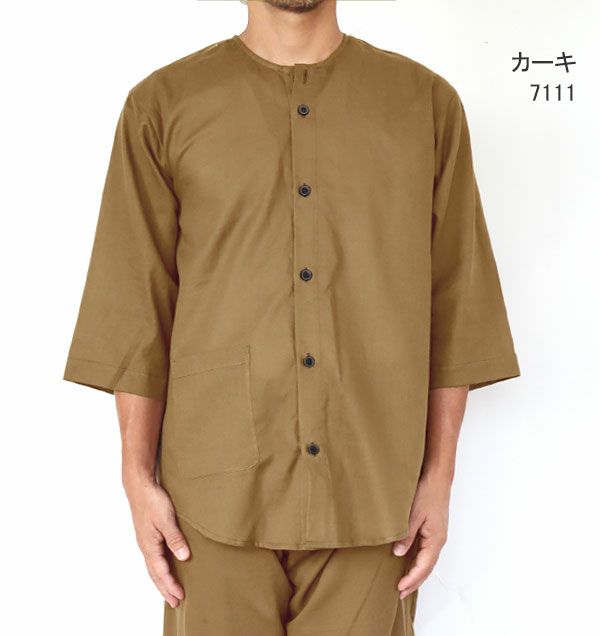 カーキ