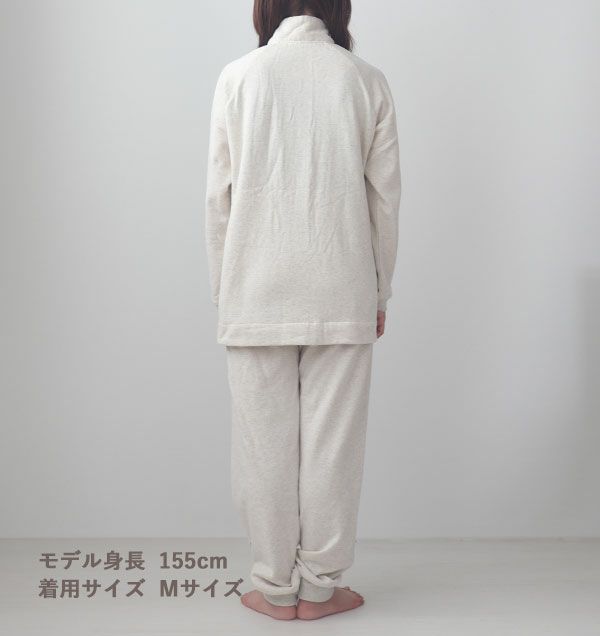 ベージュ