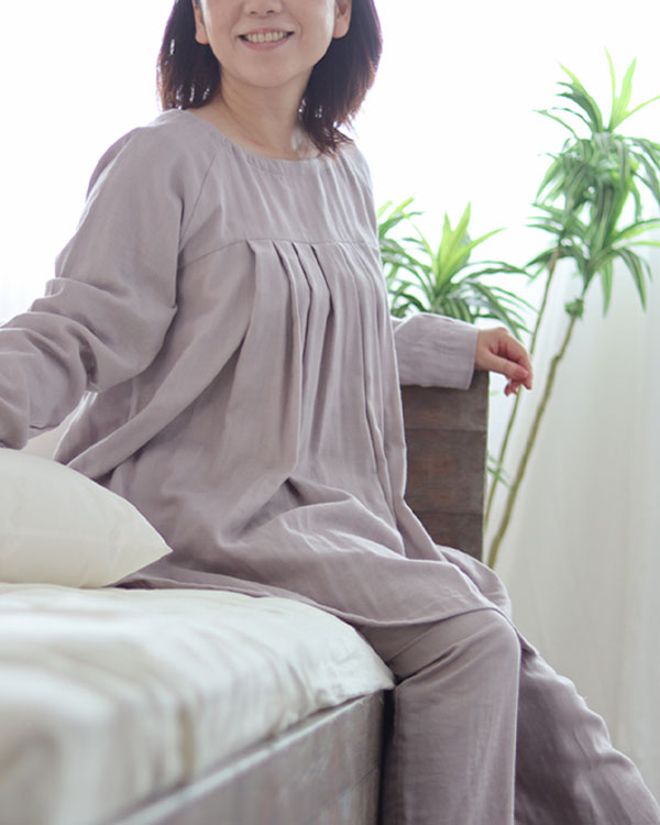 ふわふわ柔らかダブルガーゼレディースパジャマ 上下セット・長袖/かぶり/Aライン/胸元切替タック