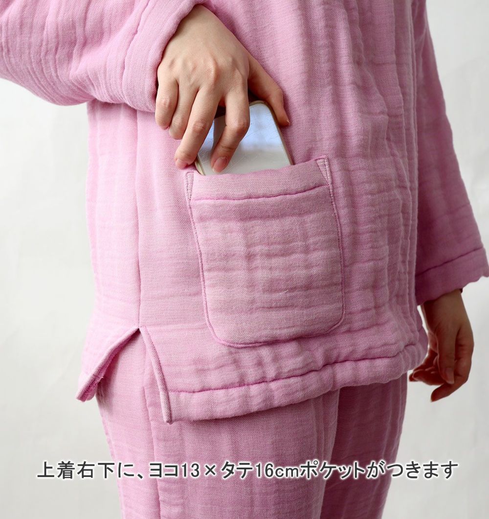 右下にポケットが付きます