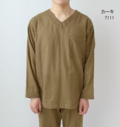 カーキ