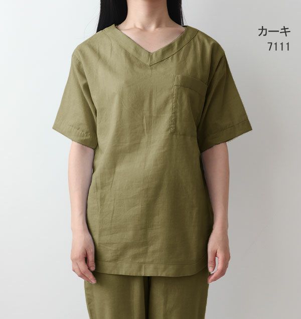 カーキ