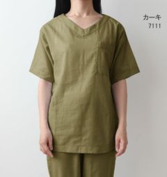 カーキ