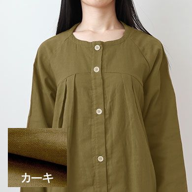 カーキ